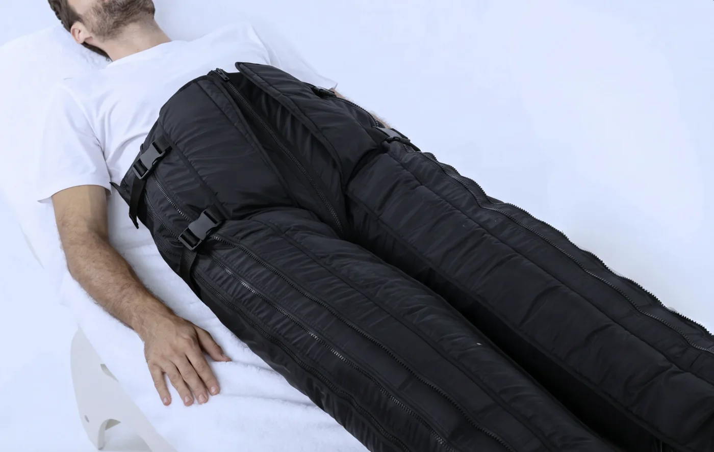 Paciente con pantalones de presoterapia impuls
